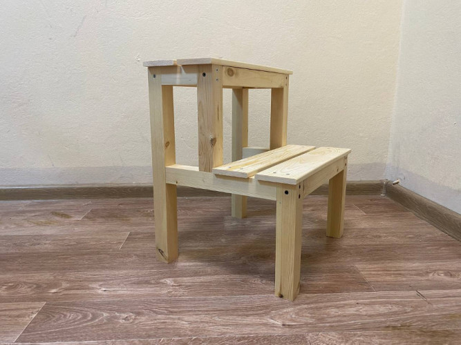 Табурет-стремянка деревянный в Сургуте